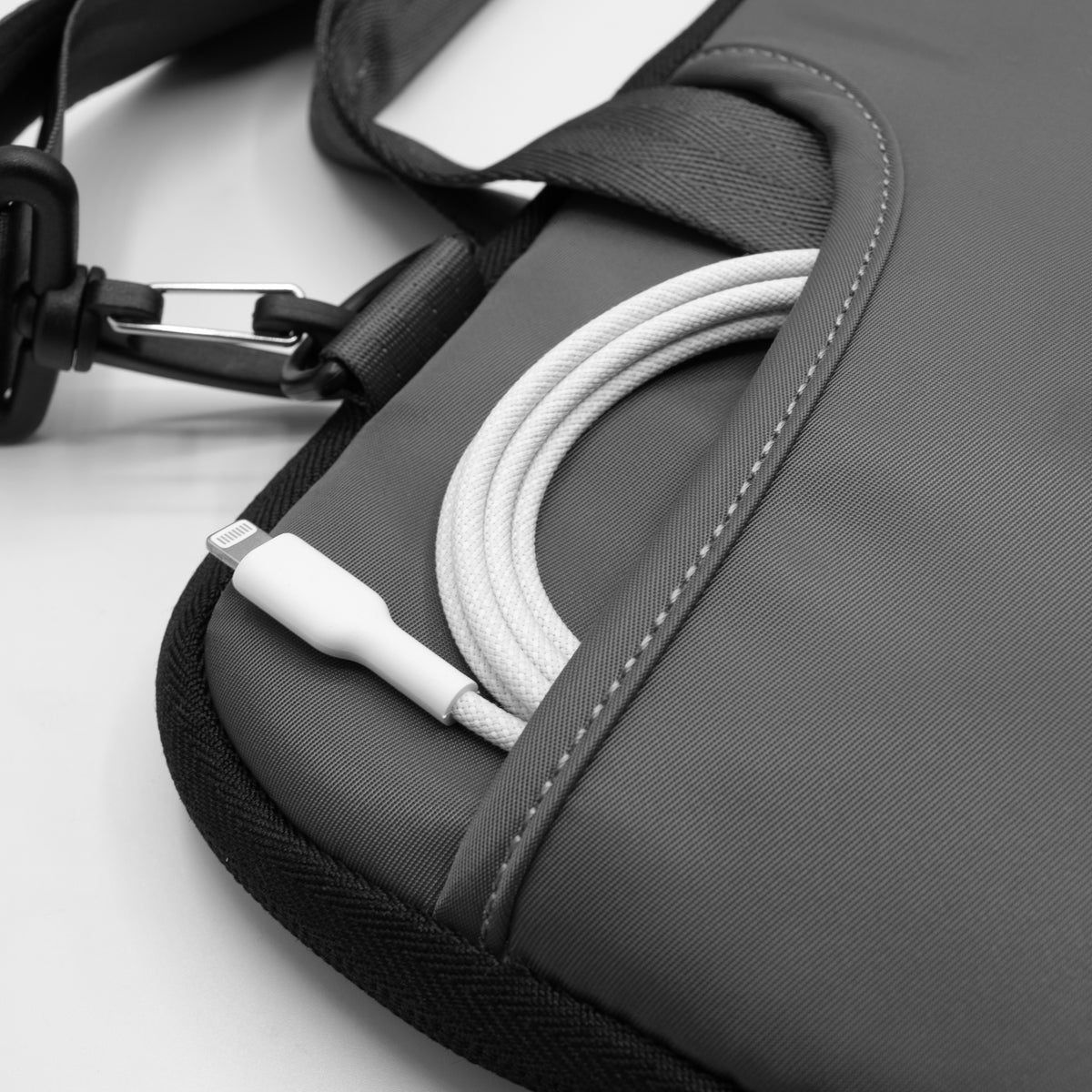 Borsa Sleeve Scudo Pro per MacBook Neo, notebook 13” e MacBook 14”
